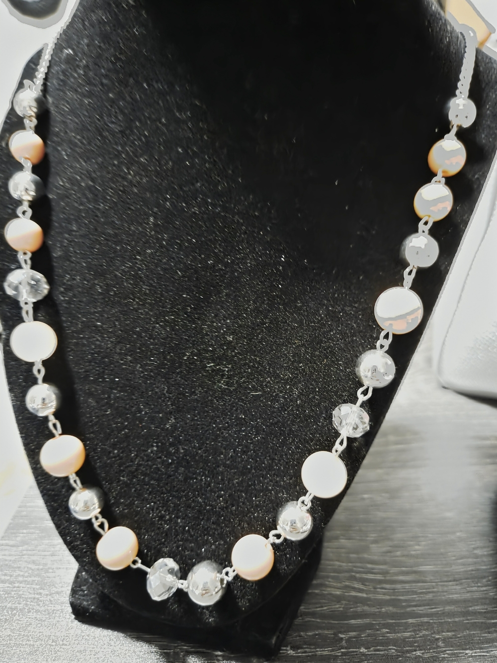 251# paparazzi Silver Chain Necklace with White and Peach Beads